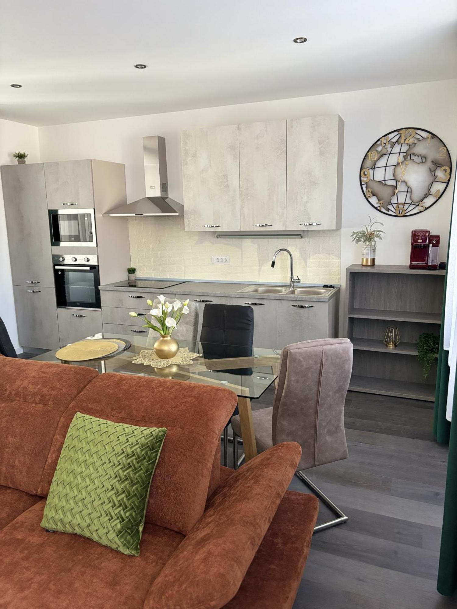 Apartment Centar 103 *